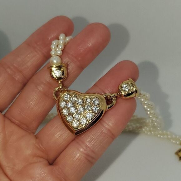 Beautiful ivory Pearl Necklace With gold tone heart. - Picture 11 of 12